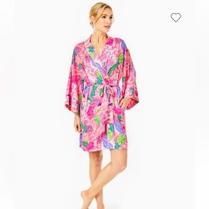 NWT Elaine satin robe size s/m